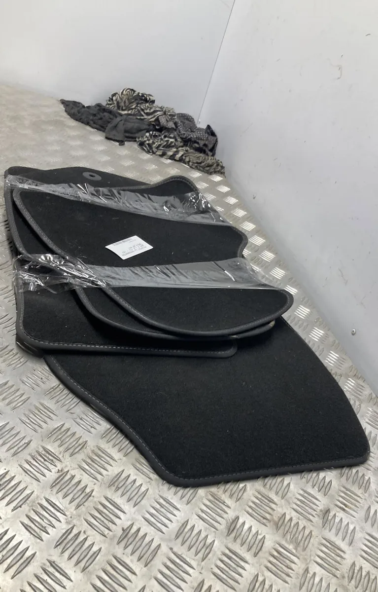 Tapis de sol PEUGEOT 208 2 occasion