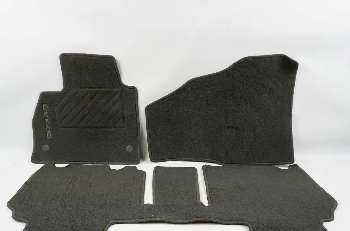 Tapis de sol Renault KANGOO - GRAND KANGOO II (KW0-1_) 1.5 dci 110 (kw0c, kw0h) (2010) occasion