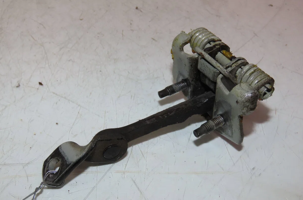 Tirant porte avd Peugeot 206 (2L_, 2M_) 1.1 (2009-2013) occasion