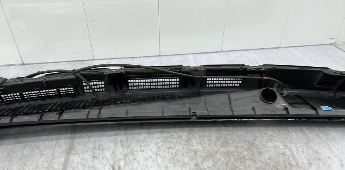 Tole auvent pare-brise NISSAN NOTE 1 PHASE 1 occasion