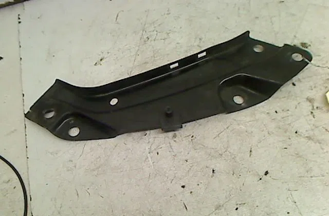 Tole porte phare g Volkswagen POLO V (6R1, 6C1) 1.2 (2009) occasion