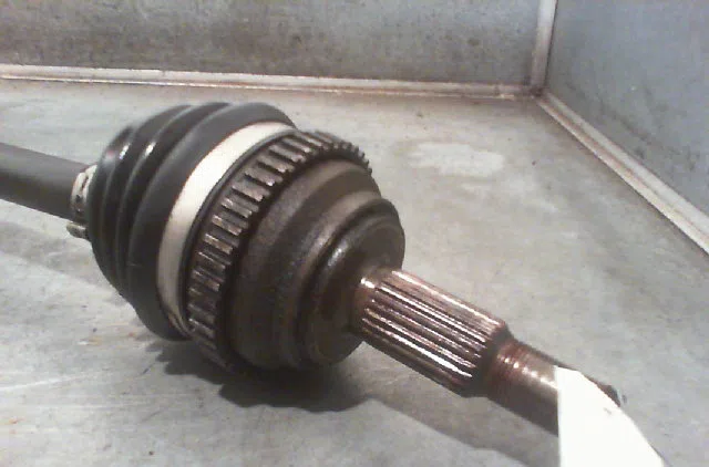 Transmission avant droite CHRYSLER PT CRUISER Phase 1 09-2000--12-2005 occasion