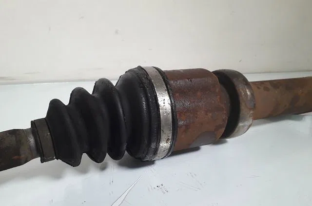 Transmission avant droite FORD FUSION 1.6 TDCI 2008 occasion