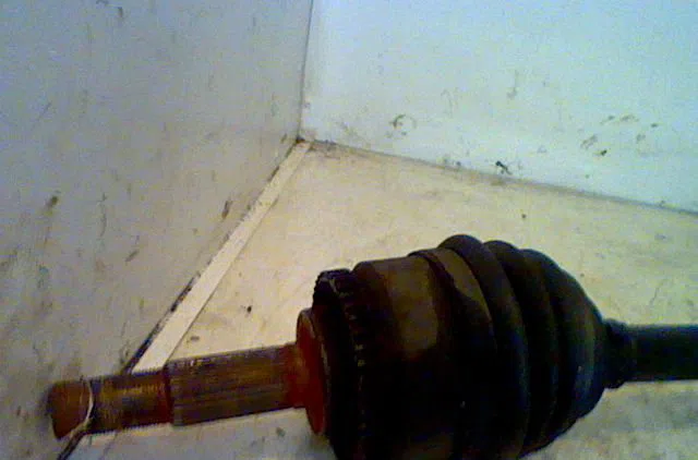 Transmission avant droite NISSAN ALMERA TINO 2004 occasion