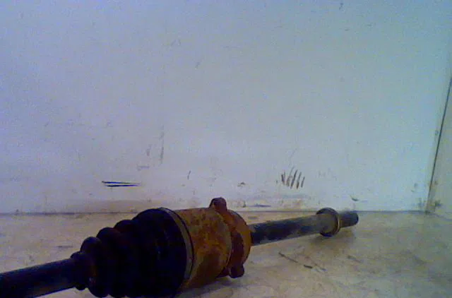 Transmission avant droite NISSAN ALMERA TINO 2004 occasion