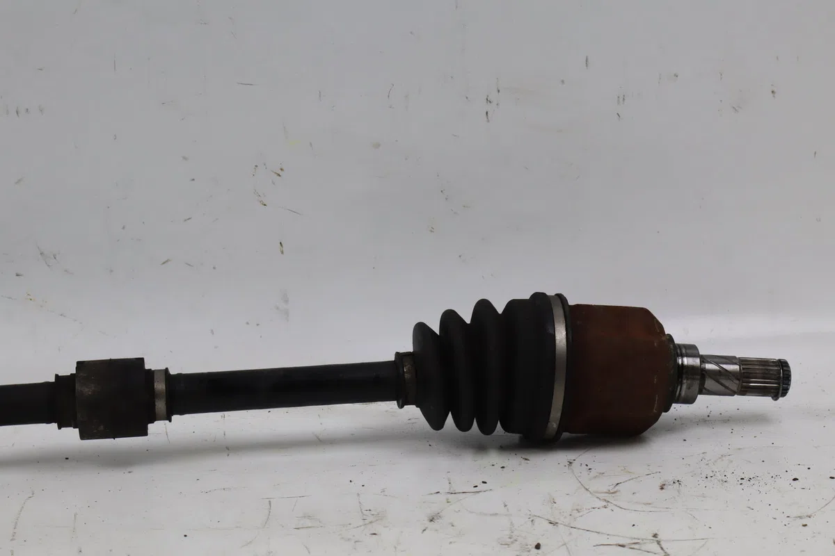 Transmission avant droite Nissan ALMERA TINO (V10) 1.8 (2000-2006) occasion