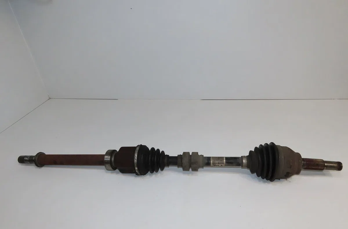 Transmission avant droite Nissan PULSAR 3-5 portes (C13) 1.2 dig-t (2014) occasion