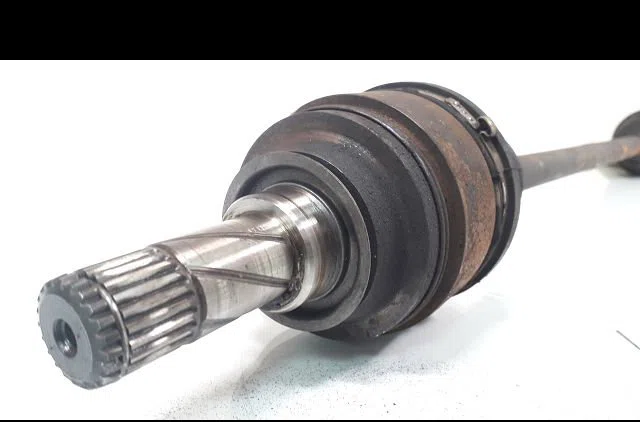 Transmission avant droite Opel CORSA A 3-5 portes (S83) 1.3 s (f08, m08, f68, m68) (1982-1989) occasion
