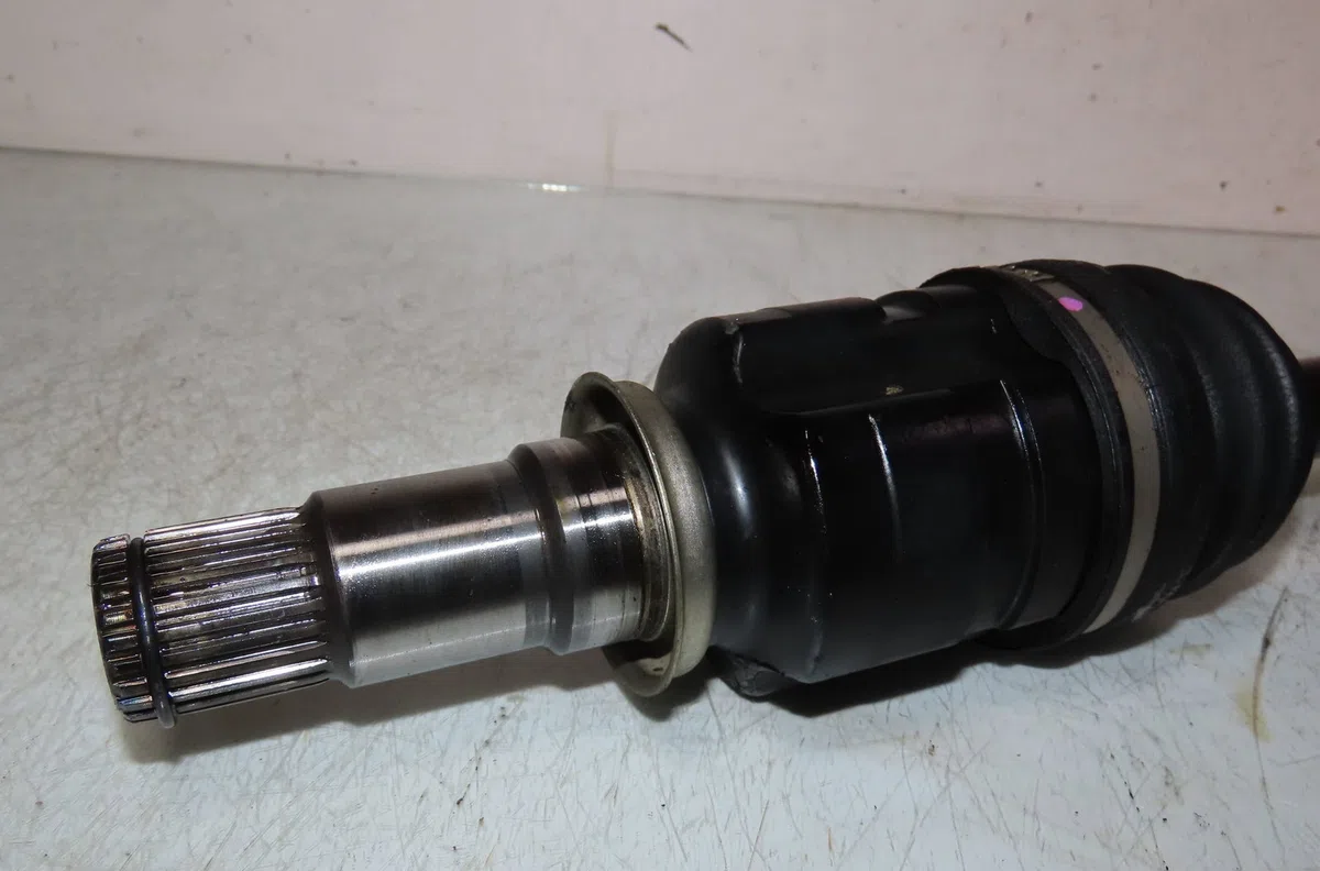Transmission avant droite Toyota AURIS Break (_E18_) 1.8 hybrid (zwe186_) (2013-2018) occasion