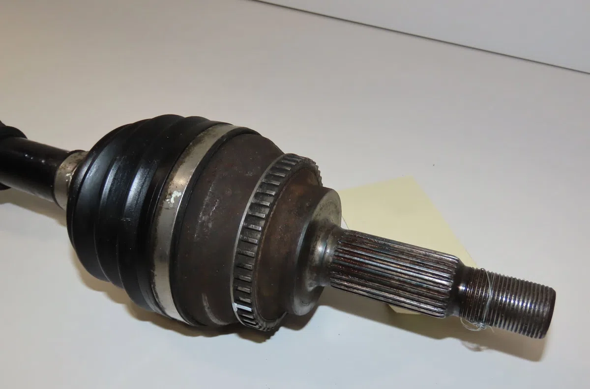 Transmission avant droite TOYOTA AVENSIS II 2005 occasion