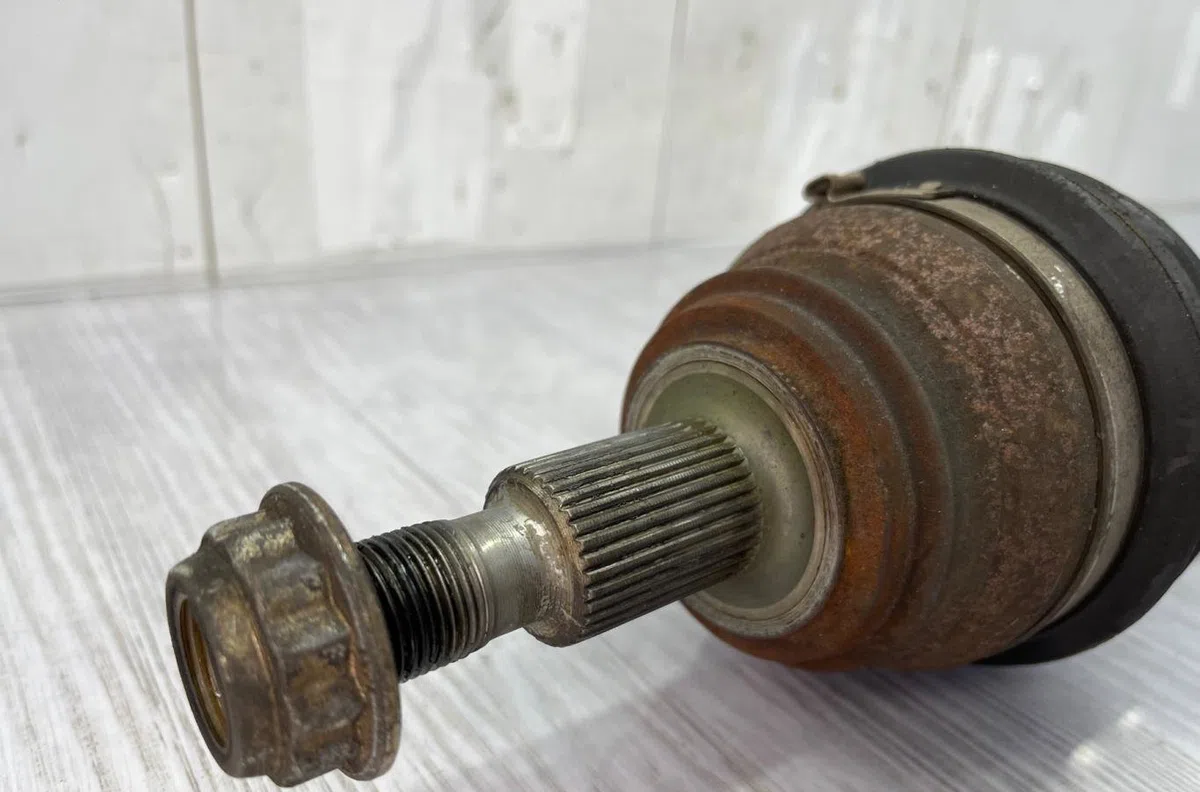 Transmission avant droite VOLKSWAGEN BORA occasion