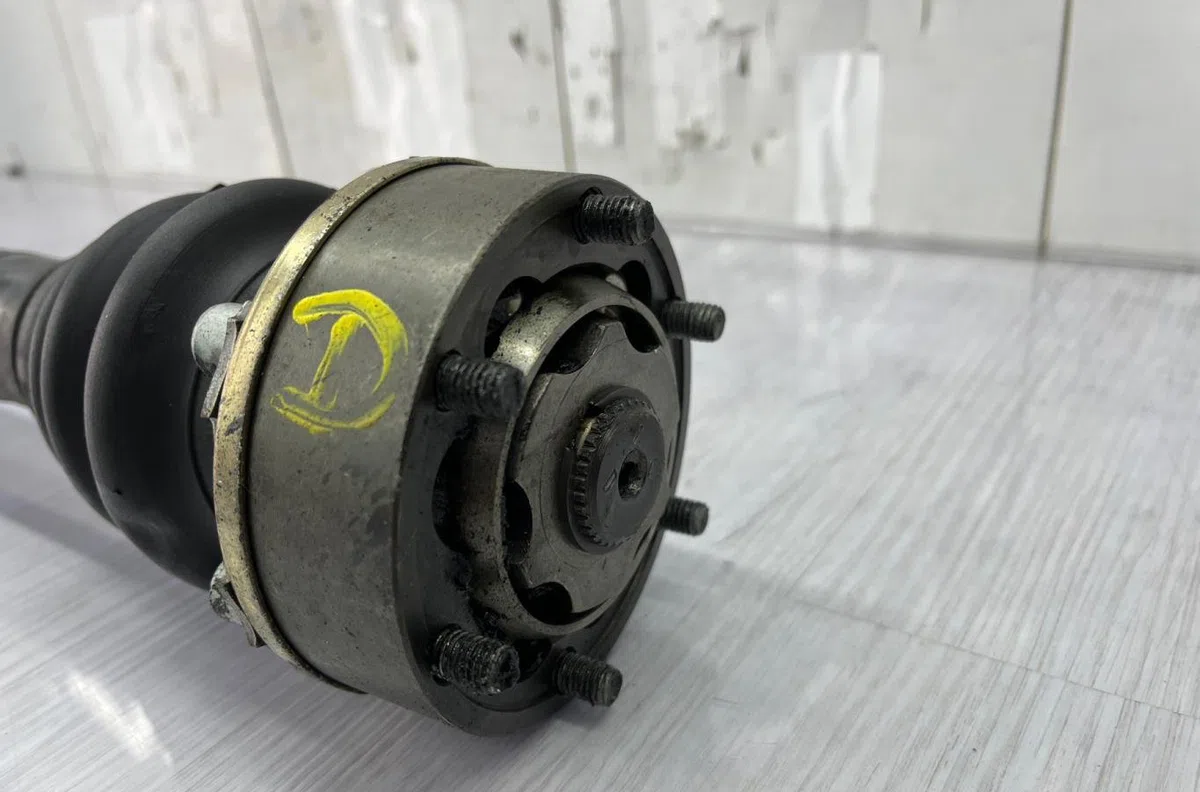 Transmission avant droite VOLKSWAGEN BORA occasion