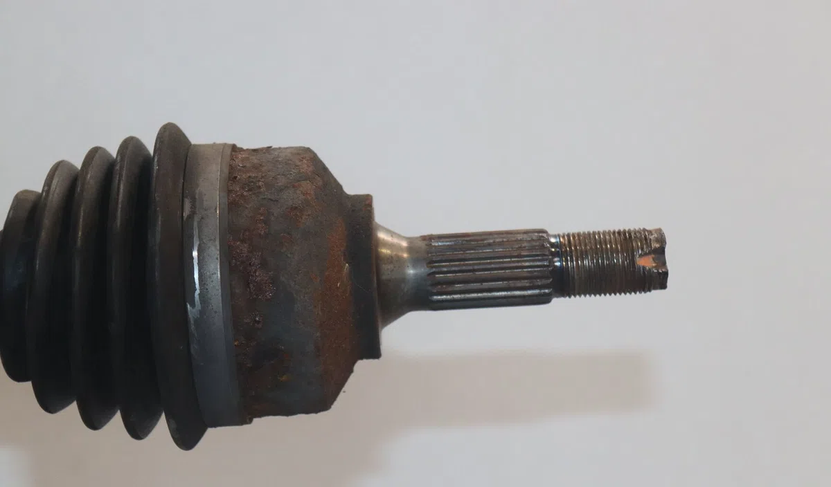 Transmission avant gauche Peugeot 208 I (CA_, CC_) 1.2 vti 82 (2012) occasion