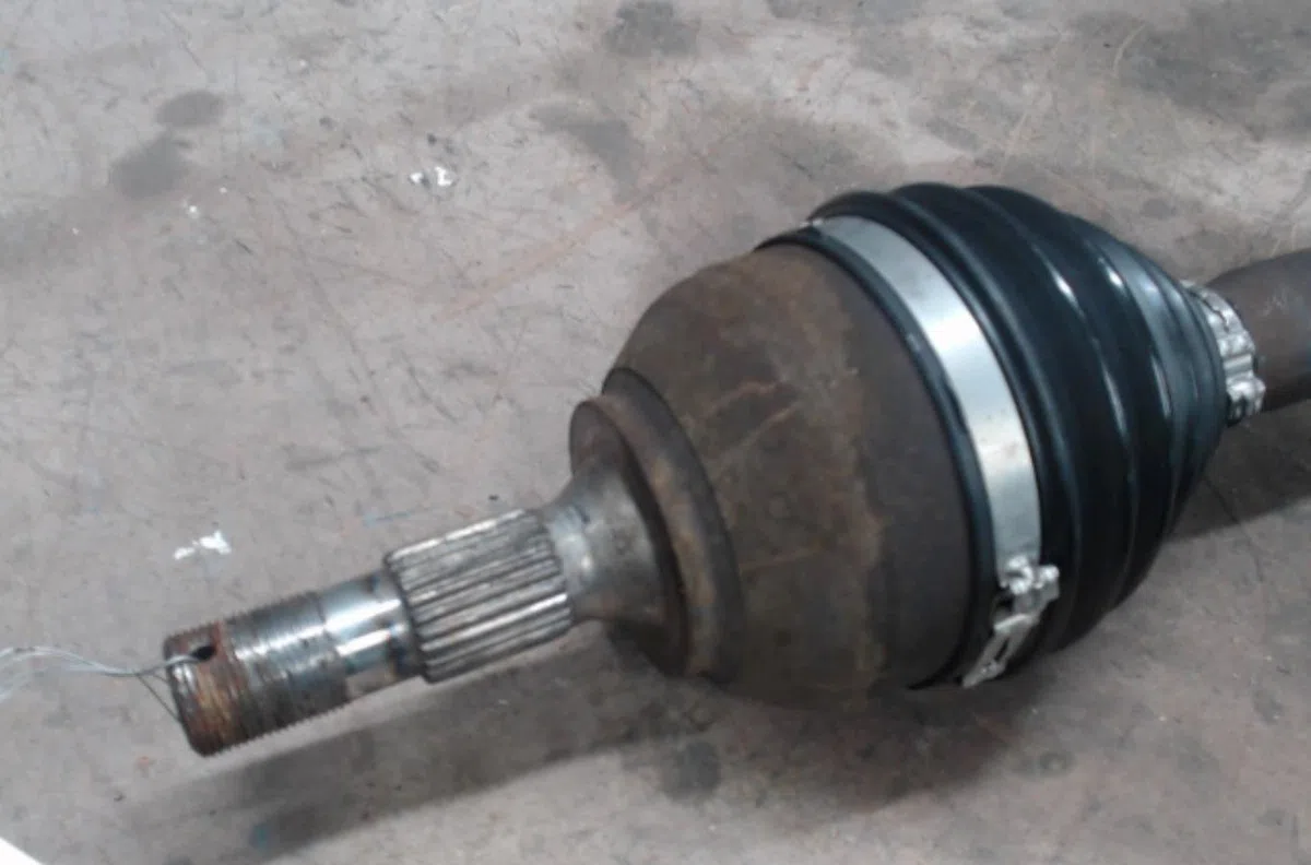 Transmission avant gauche Peugeot 3008 Monospace (0U_) 2.0 hdi hybrid4 (0urhca) (2011-2016) occasion