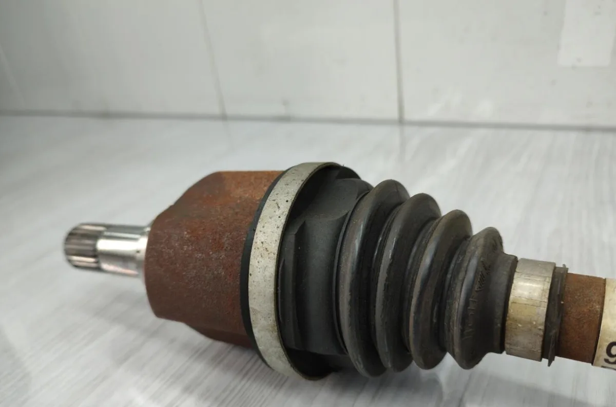 Transmission avant gauche PEUGEOT 308 2 SW PHASE 1 BREAK occasion