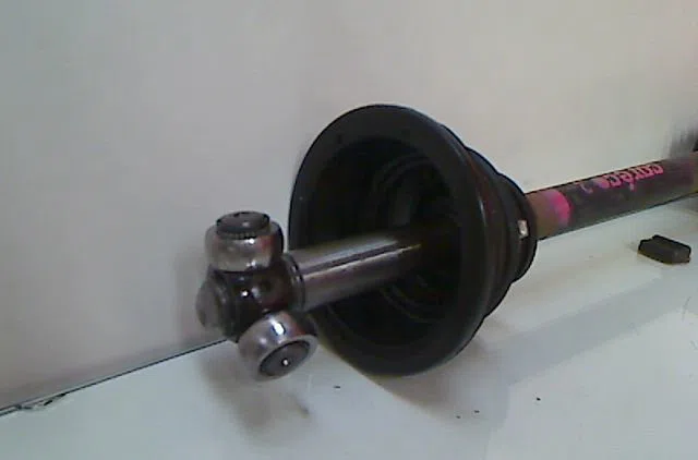 Transmission avant gauche Renault CLIO I (B-C57_, 5-357_) 1.9 d (b-c-s576, b-c-s57l) (1991-1998) occasion