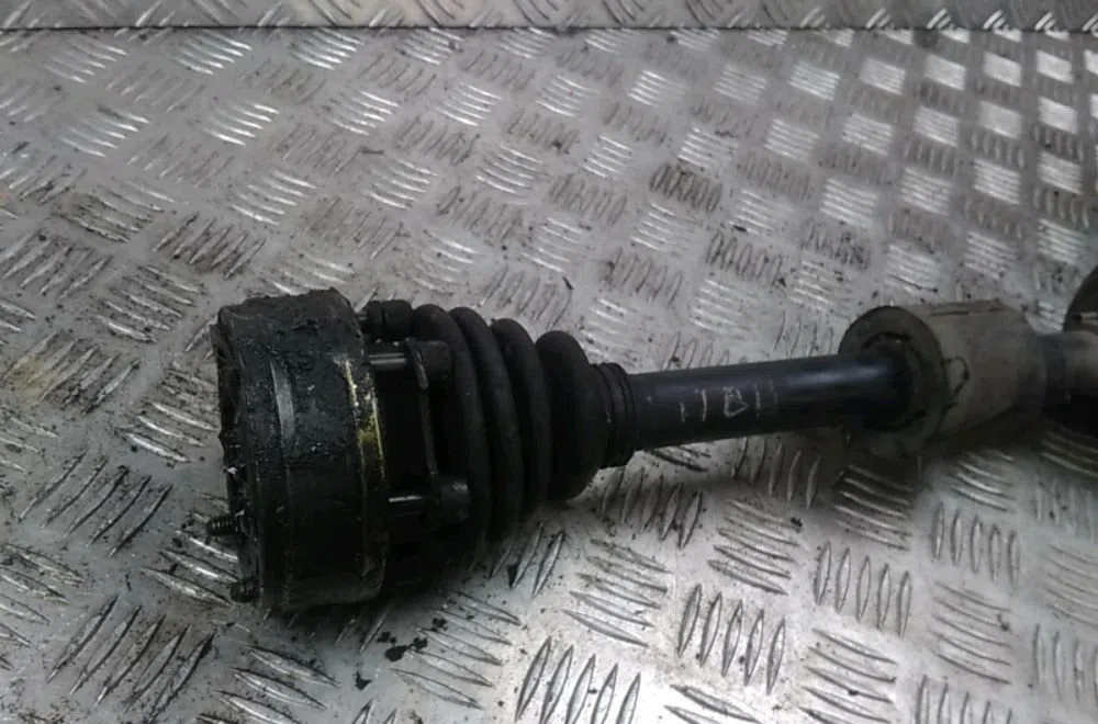Transmission avant gauche Volkswagen FLIGHT III CLASSIC (6V2) 64 1.9 sdi (1995-1999) occasion