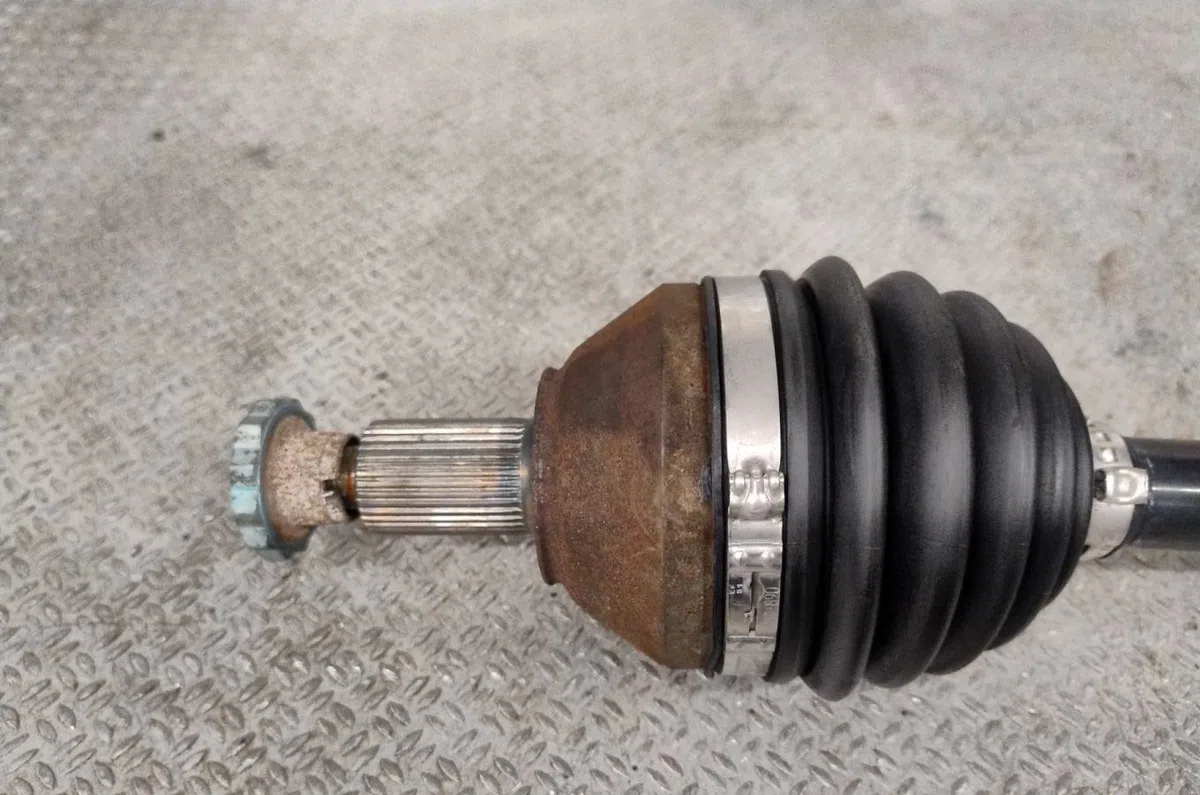 Transmission avant gauche VOLKSWAGEN POLO 5  POLO 5 PHASE 1 occasion