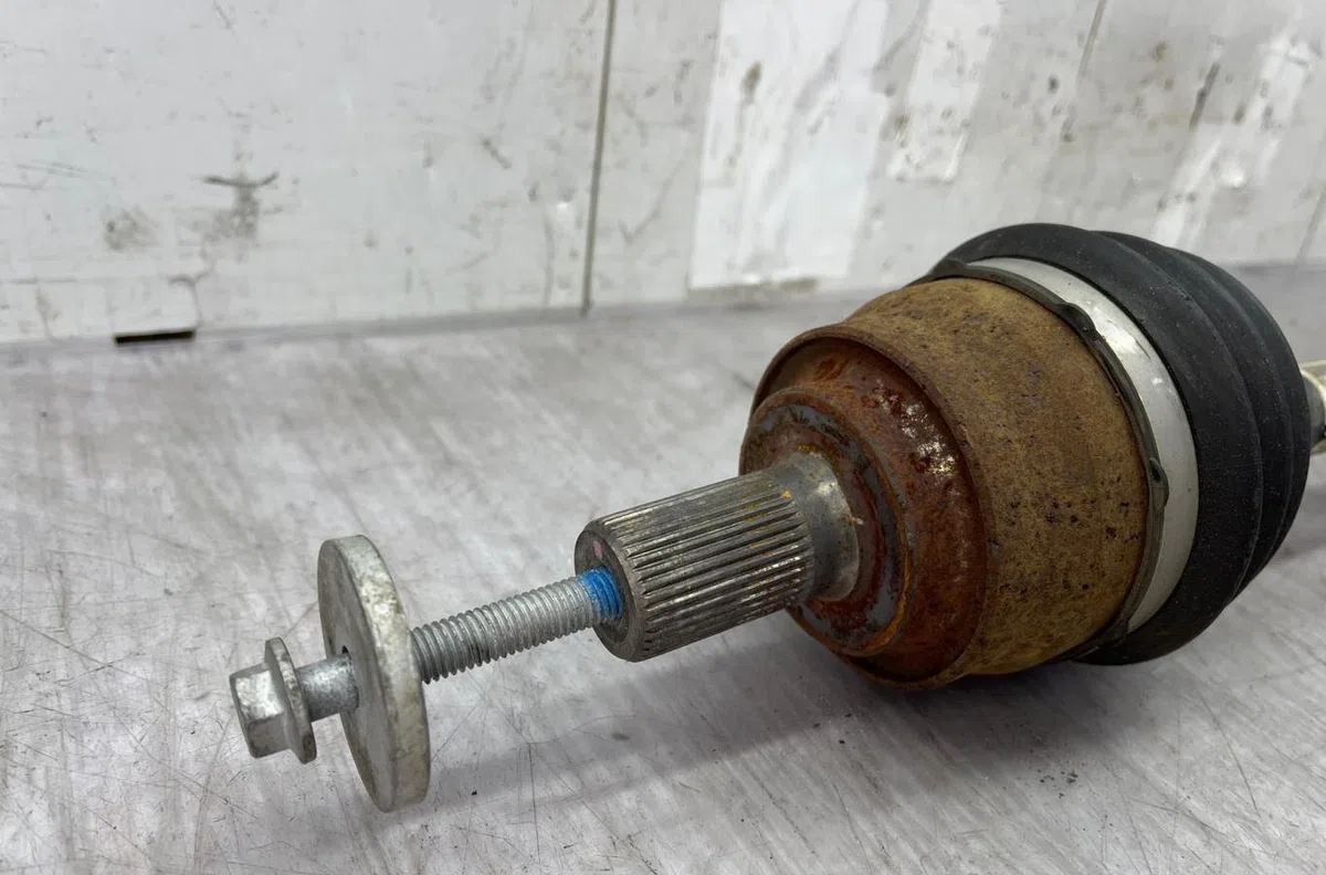 Transmission avant gauche VOLVO V 40 2 PHASE 1 BREAK occasion