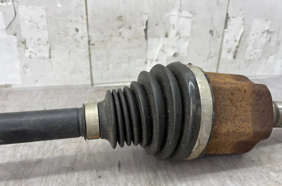 Transmission avant gauche VOLVO V 40 2 PHASE 1 BREAK occasion