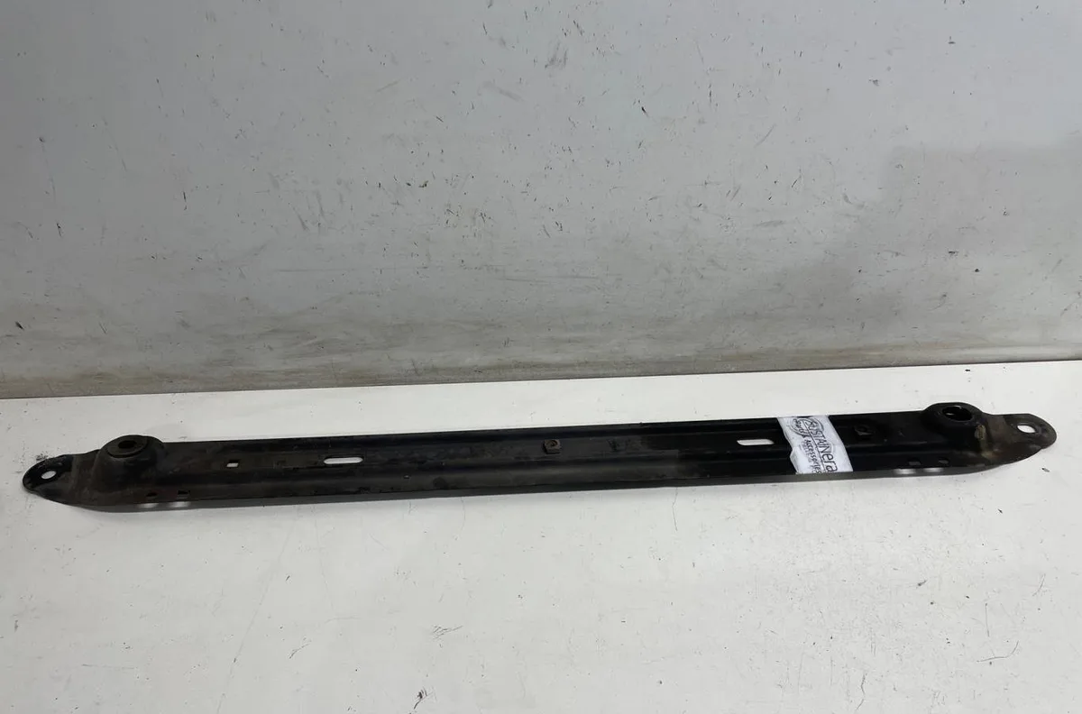 Traverse inférieure armature avant Citroen C4 II (NC_) 1.6 hdi 115 (2012) occasion