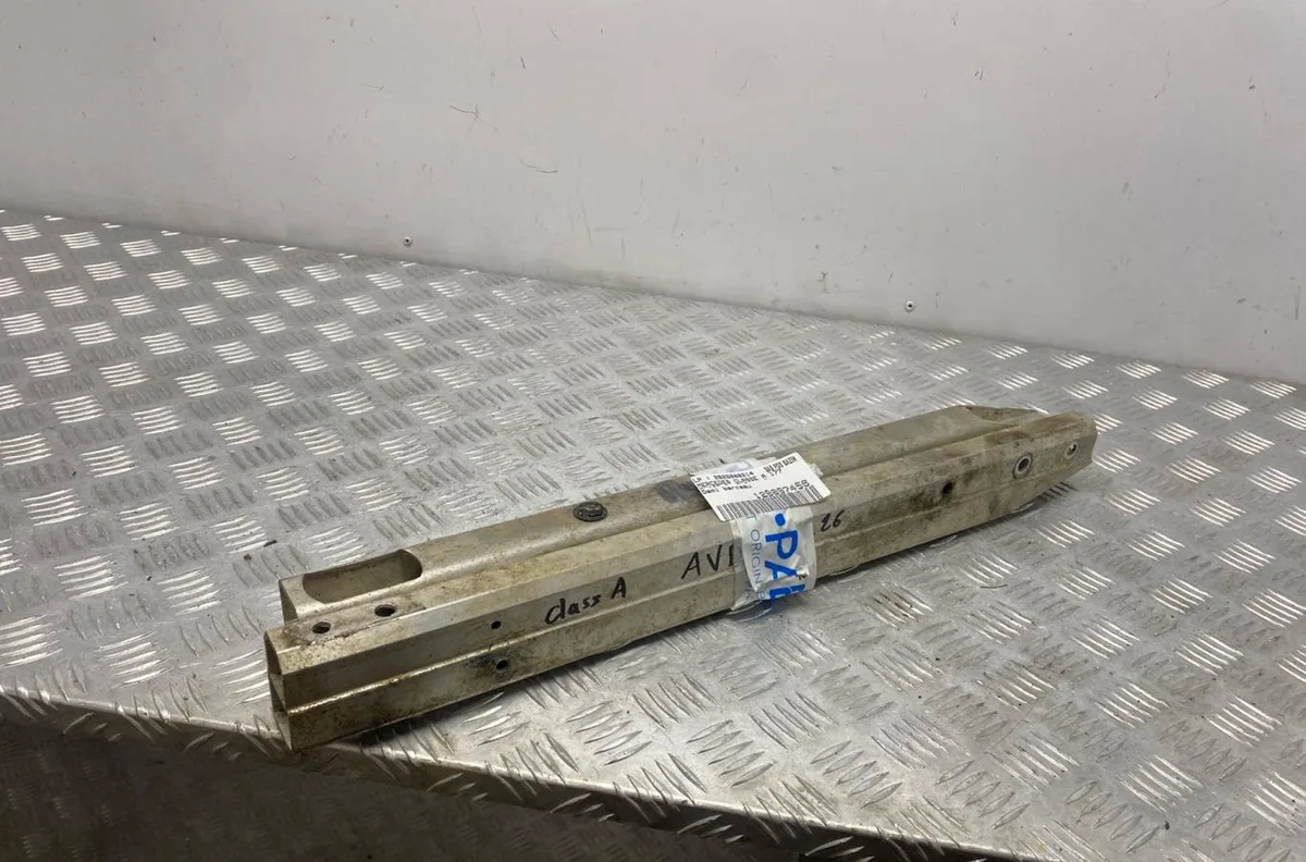 Traverse inférieure armature avant MERCEDES CLASSE A 177 PHASE 2 occasion