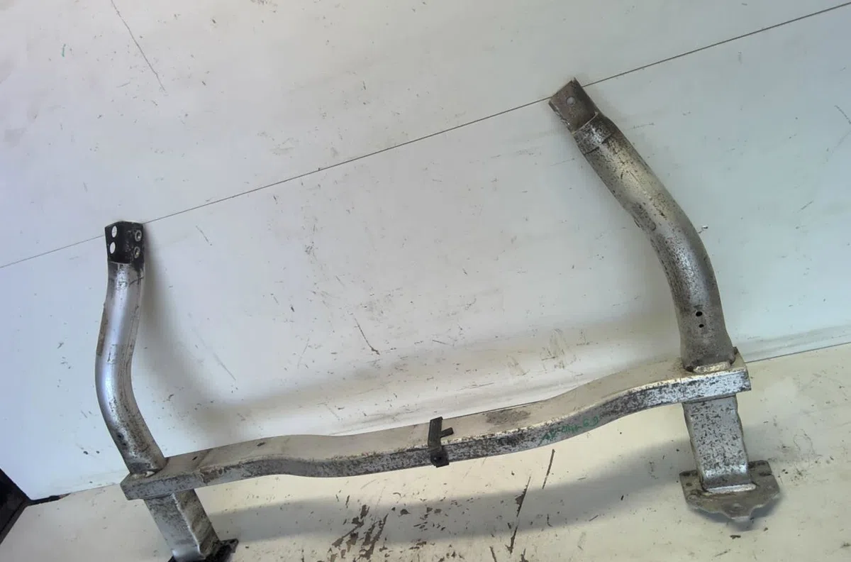 Traverse inférieure armature avant Peugeot 407 (6D_) 1.6 hdi 110 (6d9hzc, 6d9hyc) (2004-2010) occasion