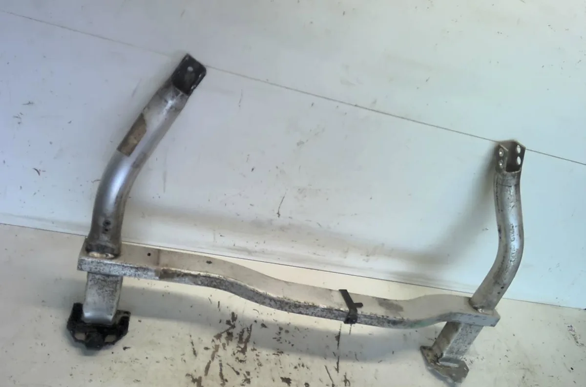 Traverse inférieure armature avant Peugeot 407 (6D_) 1.6 hdi 110 (6d9hzc, 6d9hyc) (2004-2010) occasion