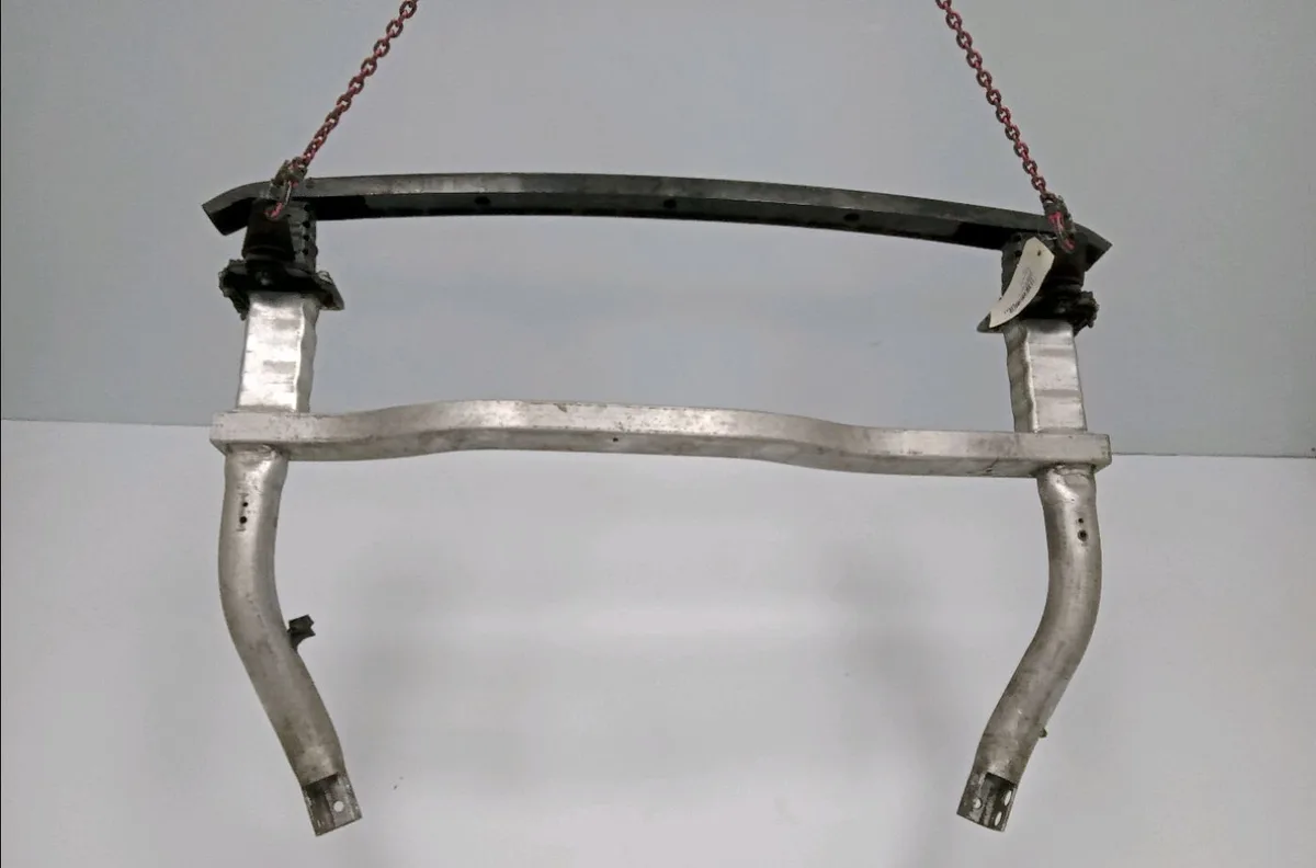 Traverse inférieure armature avant Peugeot 407 (6D_) 2.0 hdi (6drhha) (2009-2010) occasion