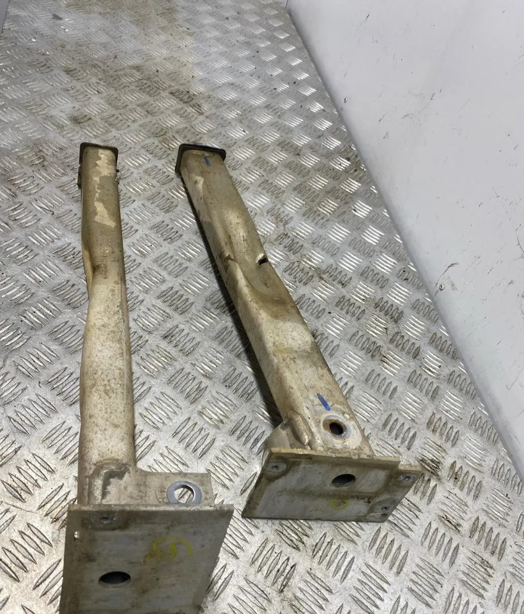 Traverse inférieure armature avant PEUGEOT PARTNER 2 PHASE 1 occasion