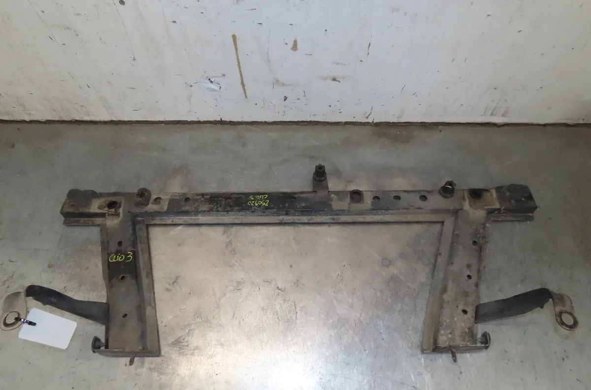 Traverse inférieure armature avant Renault CLIO III (BR0-1, CR0-1) 1.5 dci (br0h, cr0h, cr1s, br1s) (2005-2014) 3 portes