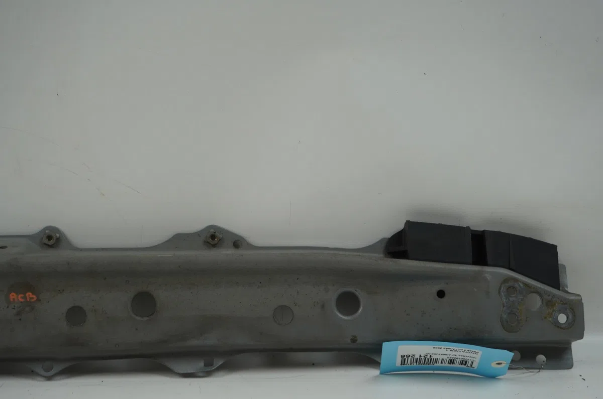 Traverse inférieure armature avant Toyota YARIS (_P9_) 1.4 d-4d (nlp90_) (2005-2012) occasion