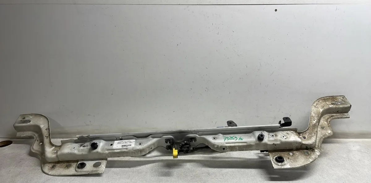 Traverse supérieure armature avant Citroen NEMO Camionnette-Monospace (AA_) 1.3 hdi 75 (2010) 3 portes occasion