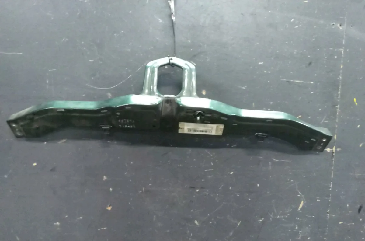 Traverse supérieure armature avant Mercedes-benz CLASSE C (W202) C 220 d (202.121) (1993-2000) occasion