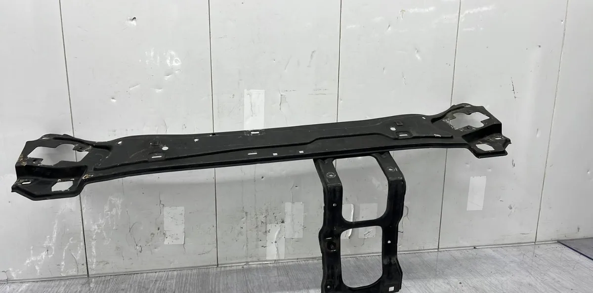 Traverse supérieure armature avant MERCEDES CLASSE C 203 PHASE 1 occasion
