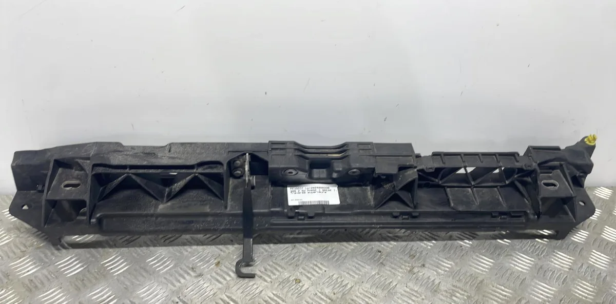 Traverse supérieure armature avant PEUGEOT 308 2 SW PHASE 1 BREAK occasion
