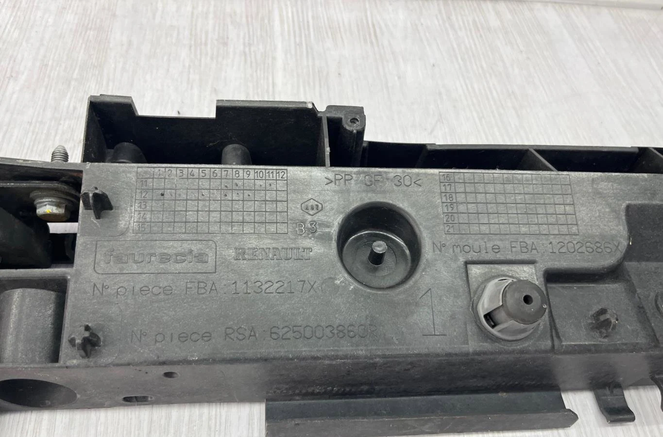 Traverse supérieure armature avant RENAULT CLIO 4 PHASE 1 occasion