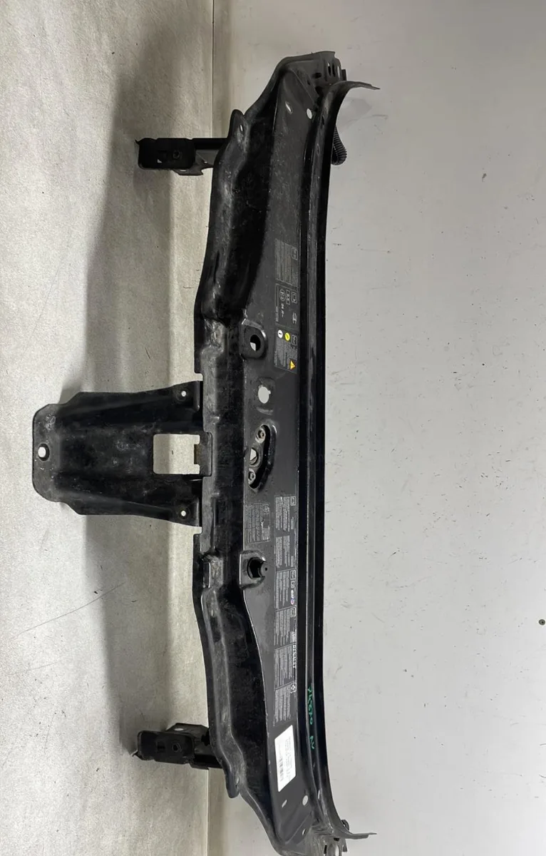 Traverse supérieure armature avant Renault ESPACE IV (JK0-1_) 2.0 dci (jk01, jk02, jk1j, jk1k, jk1h) (2006) occasion
