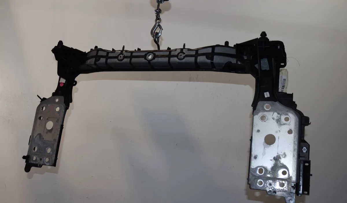 Traverse supérieure armature avant Renault MEGANE E-TECH SUV Ev60 (2021) occasion