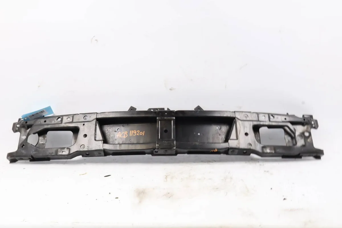 Traverse supérieure armature avant Volkswagen GOLF III (1H1) 1.8 (1991-1997) 5 portes occasion