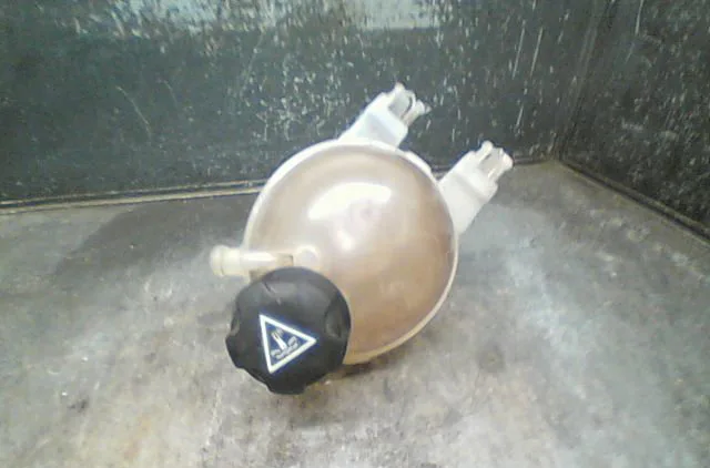 Vase expansion Peugeot 208 I (CA_, CC_) 1.0 (2012) occasion