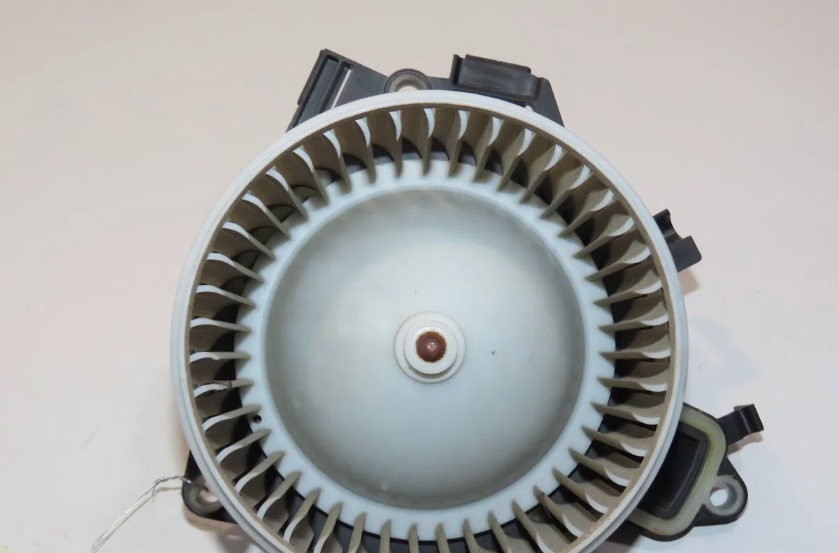 Ventilateur de chauffage Iveco DAILY VI Camion plate-forme-Châssis 35s18, 35c18, 40c18, 50c18, 60c18, 65c18, 70c18 (2016