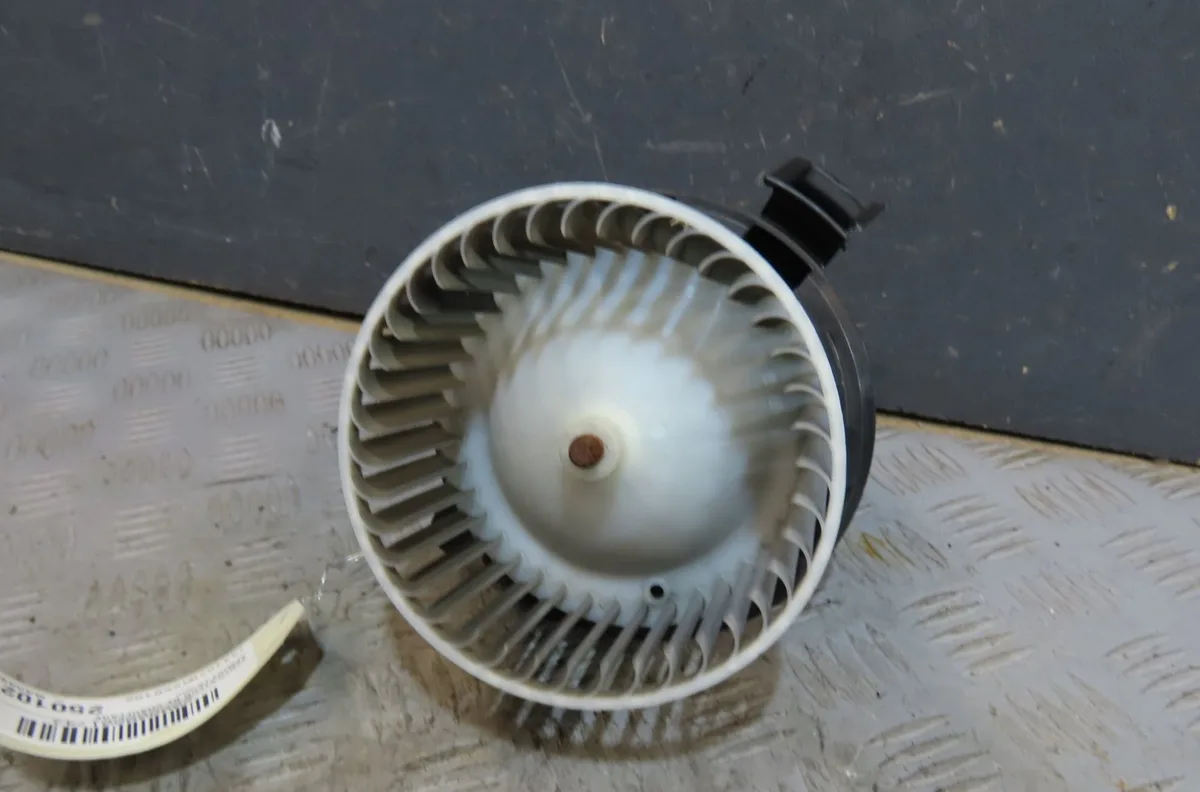 Ventilateur de chauffage Renault TWINGO III (BCM_, BCA_) 1.0 sce 75 (2019) 5 portes occasion