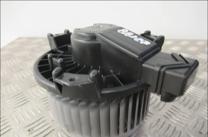Ventilateur de chauffage Toyota YARIS (_P13_) 1.5 hybrid (nhp130_) (2012) occasion