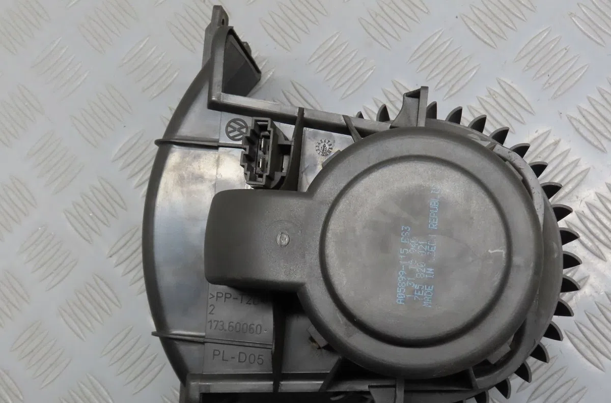 Ventilateur de chauffage Volkswagen TRANSPORTER V Autobus-Autocar (7HB, 7HJ, 7EB, 7EJ) 2.5 tdi (2003-2009) occasion
