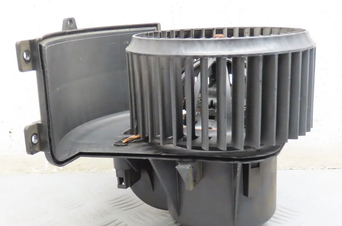 Ventilateur de chauffage Volkswagen TRANSPORTER V Autobus-Autocar (7HB, 7HJ, 7EB, 7EJ) 2.5 tdi (2003-2009) occasion