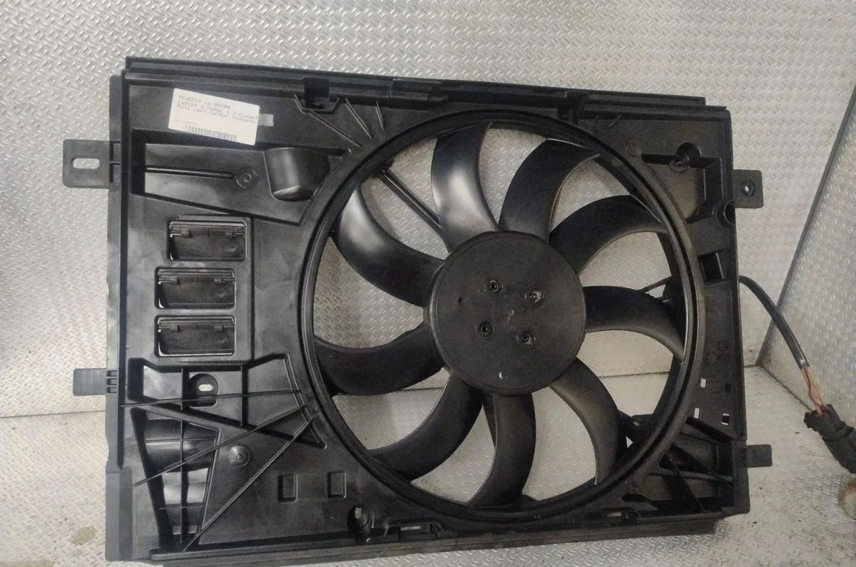 Ventilateur de refroidissement Peugeot EXPERT Camionnette (V_) 2.0 bluehdi 180 (2016) occasion