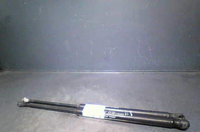 Verin droit hayon Alfa romeo 147 (937_) 1.9 jtdm 8v (937.axd1a, 937.axu1a, 937.bxu1a) (2005-2010) occasion