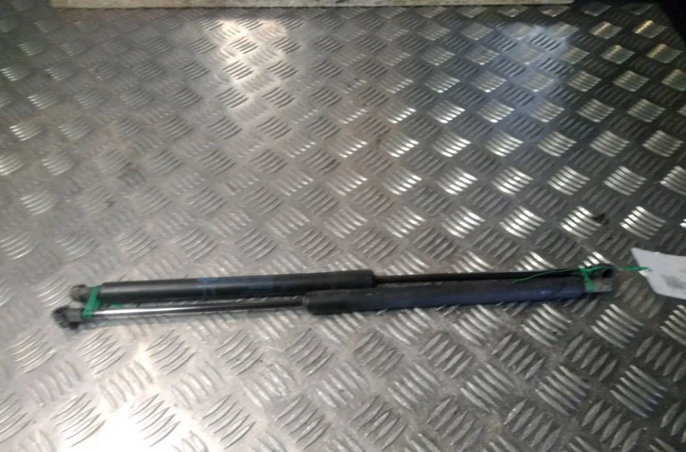 Verin droit hayon Toyota AVENSIS (_T25_) 2.0 d-4d (adt250_) (2006-2008) occasion