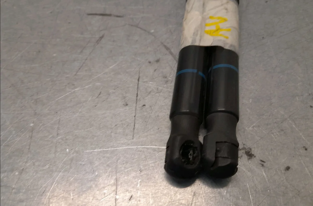 Verin g capot Bmw 1 (E87) 118 d (2004-2007) 5 portes occasion